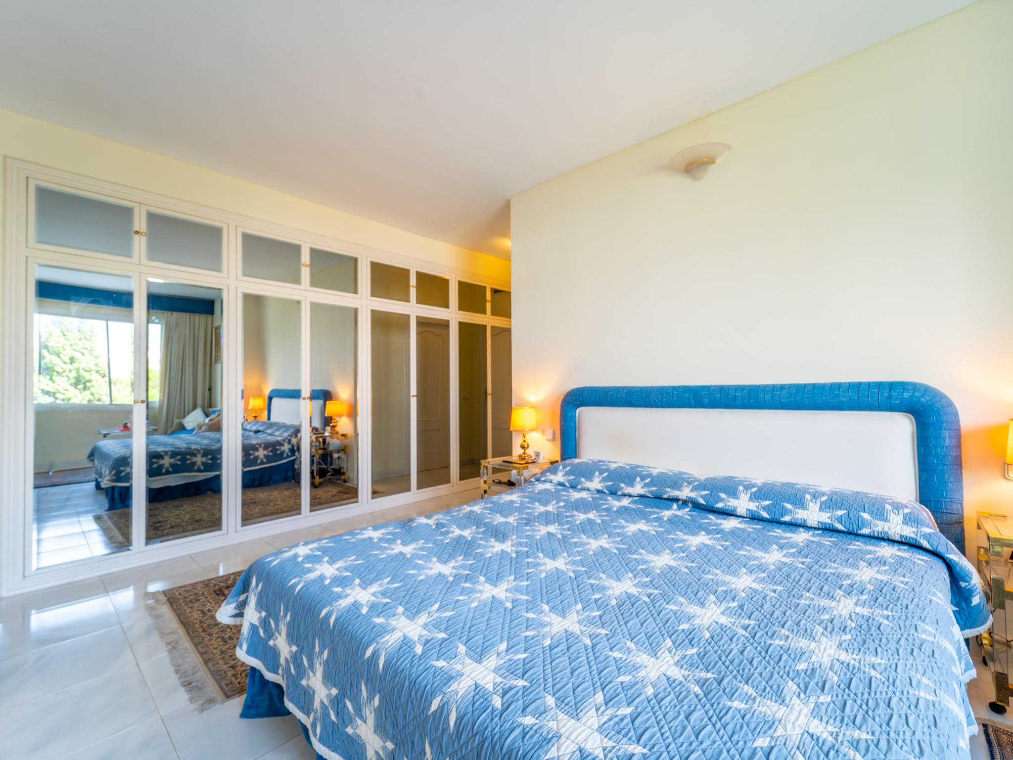 Piso en Venta en Avenida de Lola Flores - 27