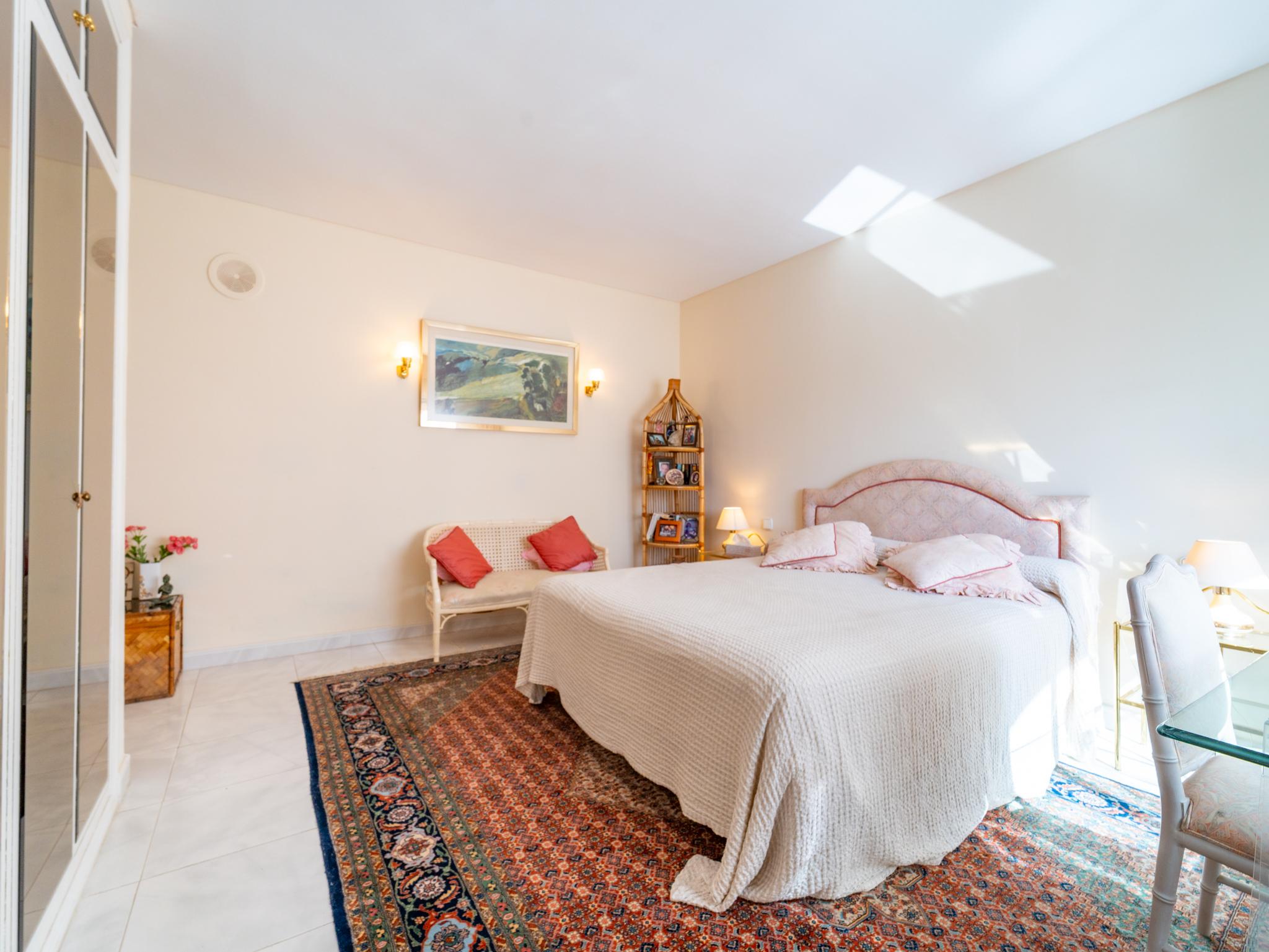 Piso en Venta en Avenida de Lola Flores - 15