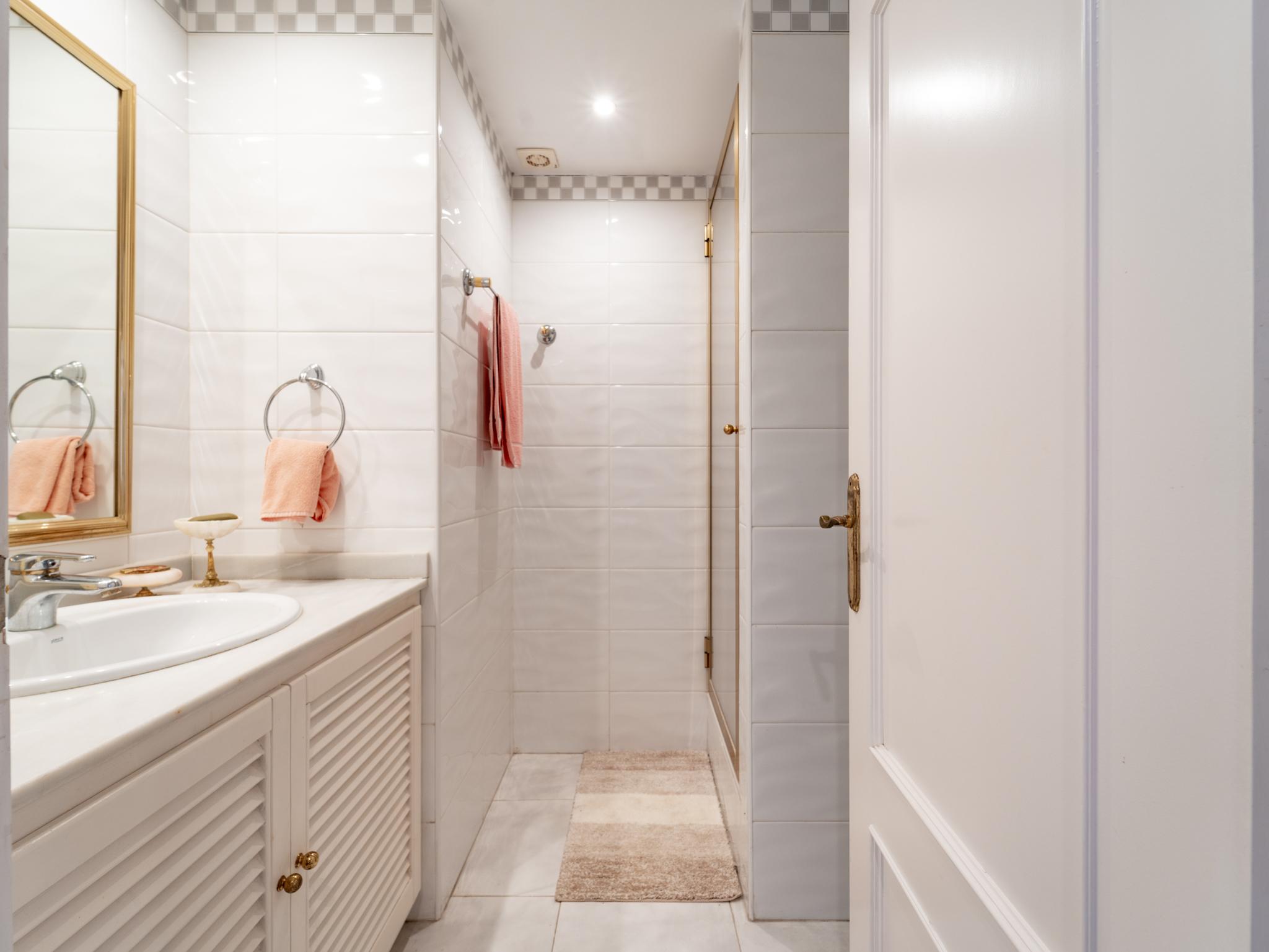 Piso en Venta en Avenida de Lola Flores - 28