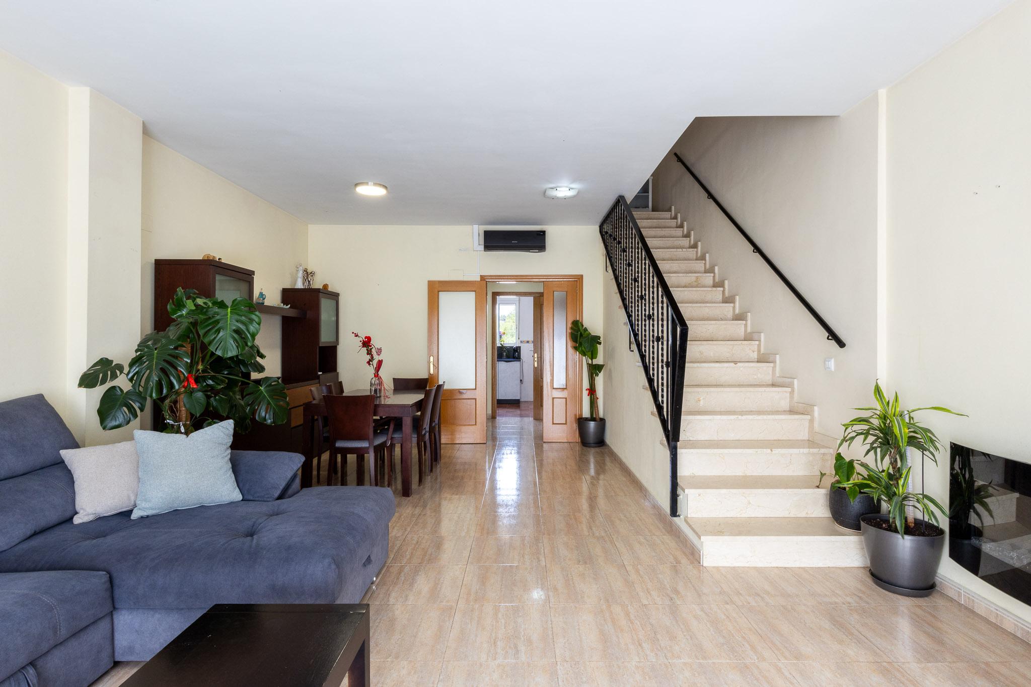 Semi-Detached Townhouse en Alquiler en Calle Gim. Elena Lopez Benaches - 1