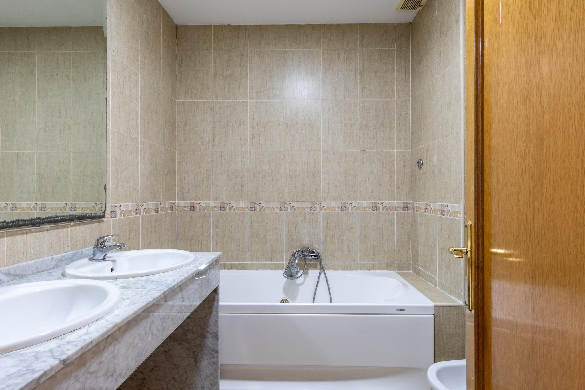 Semi-Detached Townhouse en Alquiler en Calle Gim. Elena Lopez Benaches - 12