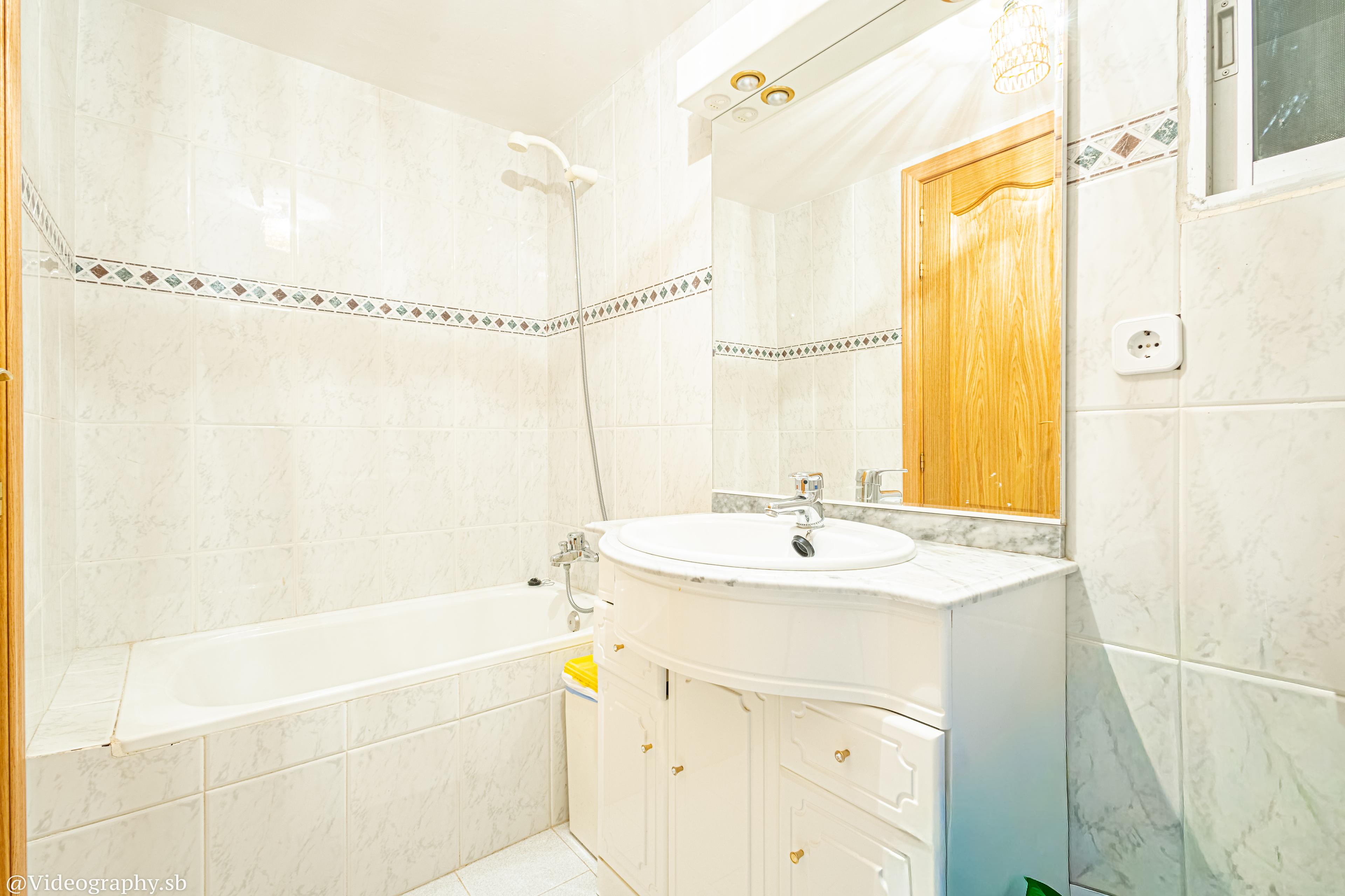 Casa en Venta en Calle Amapolas - 16