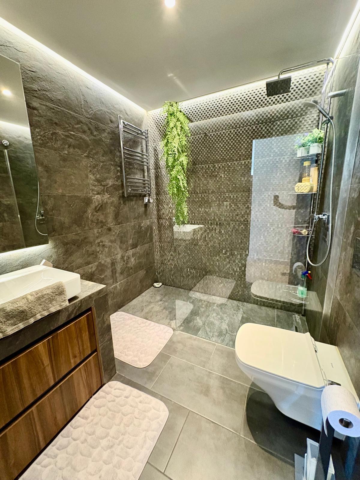 Piso en Venta en Calle Francisco de Orellana - 12