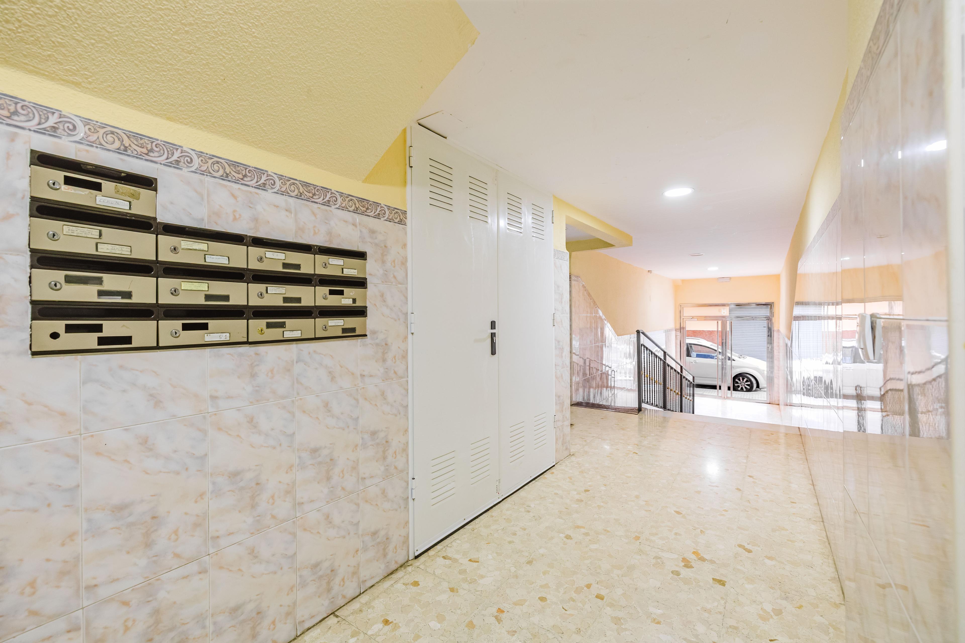 Piso en Venta en Calle Almanzor - 25