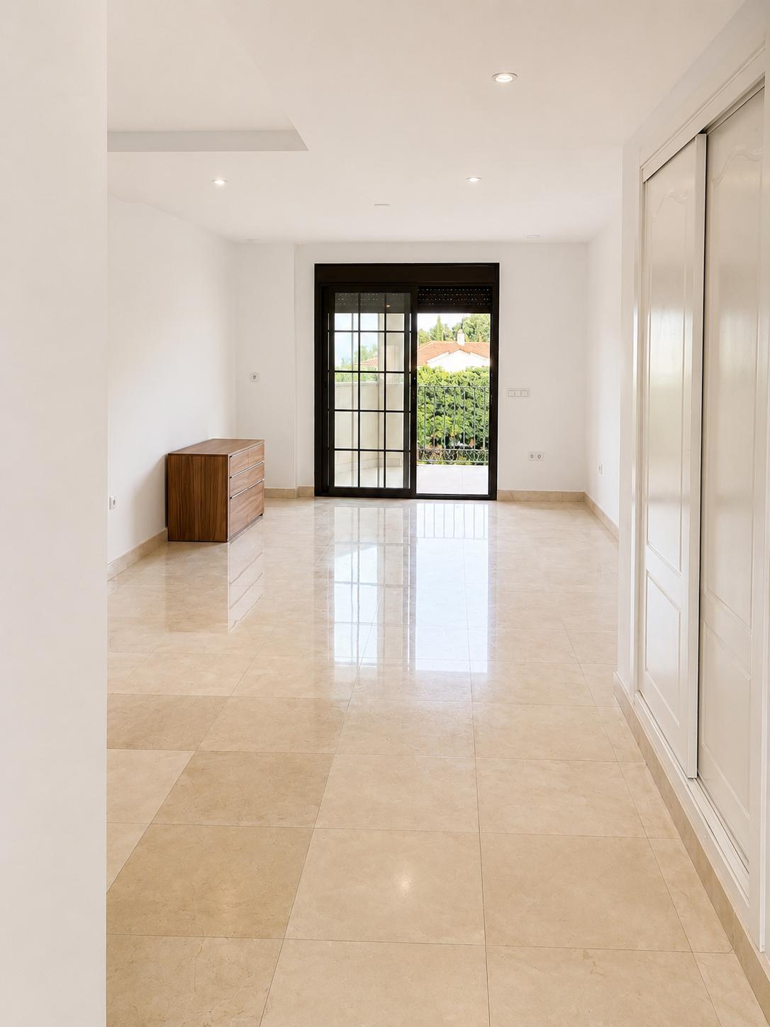 Piso en Venta - Calle Ronda del Golf Este - 2