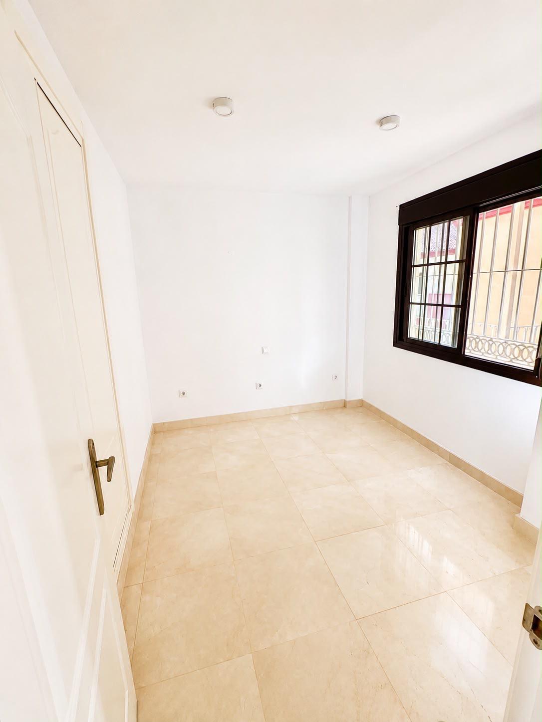 Piso en Venta - Calle Ronda del Golf Este - 9